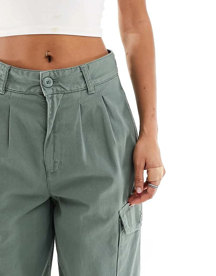 Carhartt WIP Collins Relaxed Cargos Pants In Green For Women 4 Carhartt WIP Collins Relaxed Cargos Pants In Green For Women - Image 4